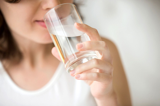 Uống nước không chỉ chữa áp xe hậu môn mà còn rất tốt cho cơ thể