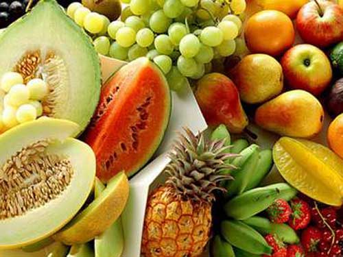 ăn nhiều rau xanh và hoa quả tươi để điều trị táo bón nặng
